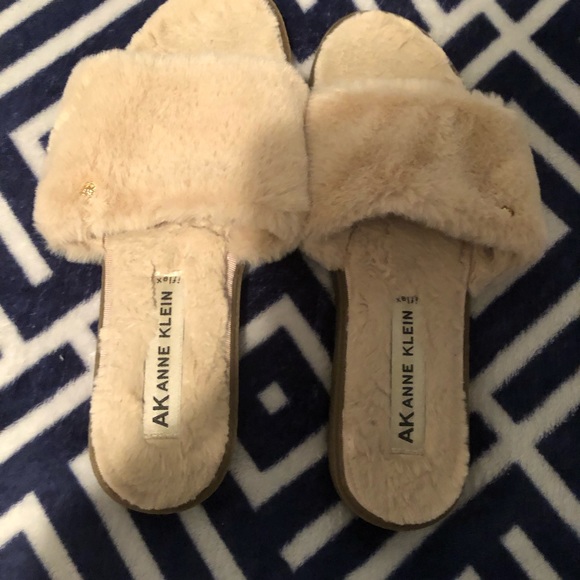 Faux fur Creme shoes - Picture 2 of 5